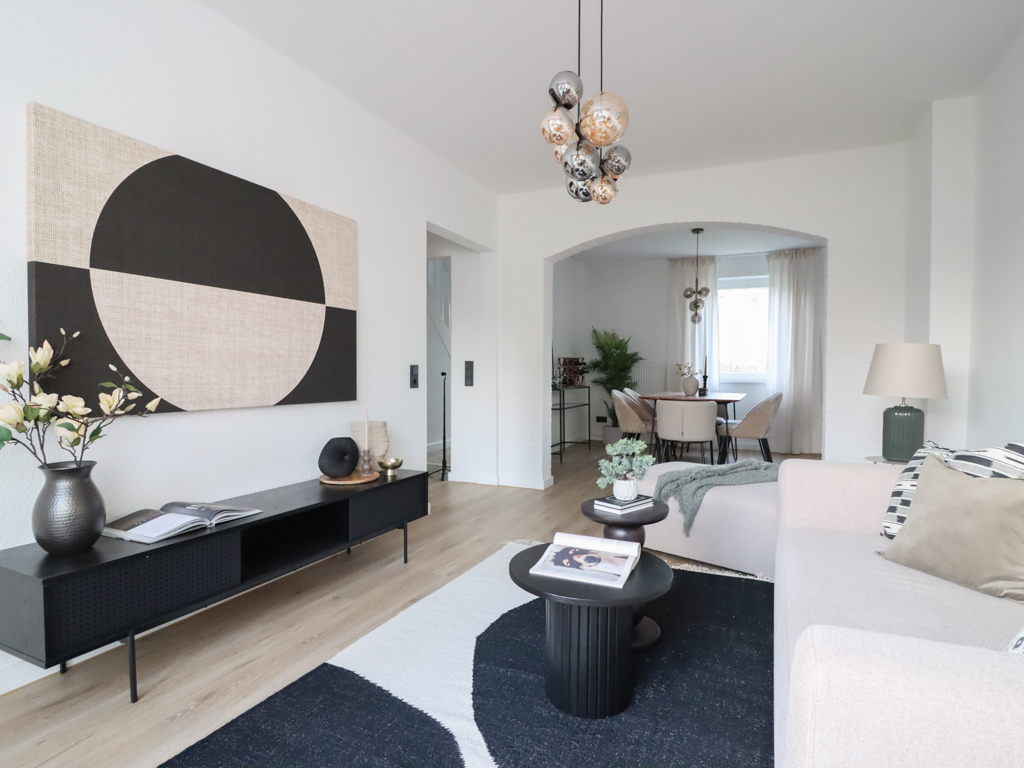 Wohnzimmer mit Möbeln nach dem Home Staging